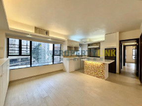 Mid-levels big size 3 room suite for rent.