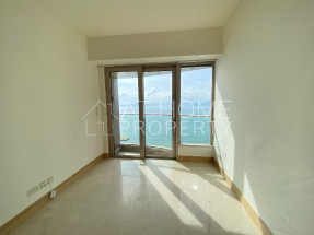 High floor, stunning sea view, convenient location