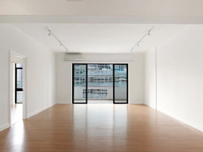 Spacious 4-Bedroom with Parking at Grosvenor House