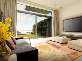 Luxurious House with Garden & Rooftop at 3 Plunkett's Road