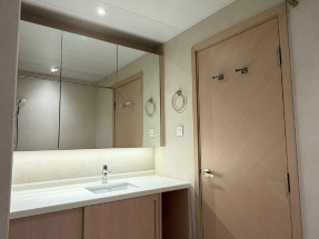 This quiet one-bedroom unit overlooks Repulse Bay Beach and comes with