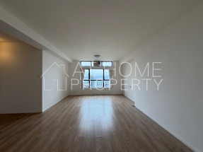 High floor, open kitchen, prime location, stunning city view