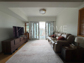High floor, nice deco, city view, convenient location