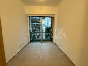 Good price, quiet location, low age building