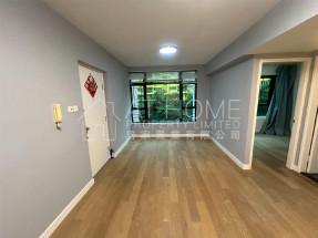 Nice deco, move-in condition, convenient location, next to escalator