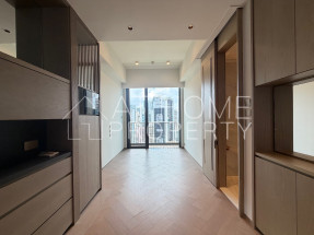 Brand new apartment, open city view, convenient location