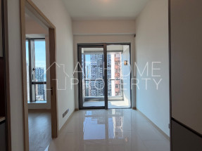 Brand new building, bright, open kitchen, convenient location