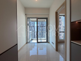 Brand new building, bright, open kitchen, convenient location