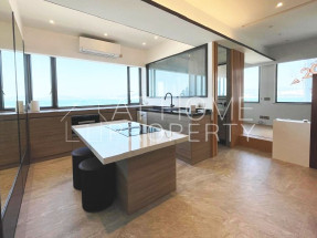 Stunning sea view, nice deco, convenient location