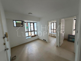 Nice deco, newly refurbished, convenient location