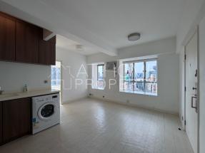 Bright and airy, enlarged bedroom, quiet location