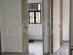 Practical layout, nice deco, convenient location