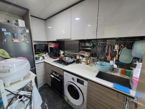 地鐵站上蓋.2room,連台 有裝修,自用收租回報穩定,92881313(WHATS)