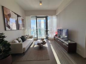High floor, luxury building, stunning city view