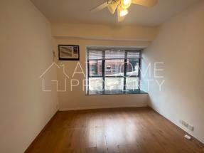 Nice deco, enlarged bedroom, quiet location