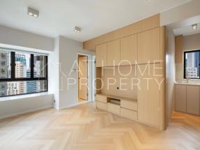 Nice deco, bright and airy, convenient location