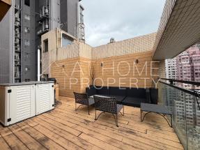 Penthouse with Private Roof, open city view, convenient location