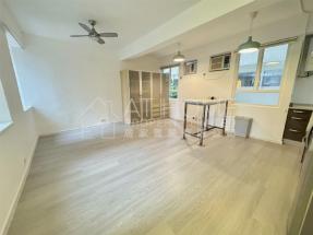 Open plan studio, quiet location