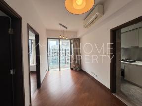 Bright and airy, quiet and convenient location