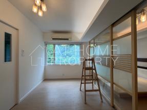 Nice deco, enlarged bedroom, quiet location