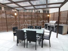 Over 2000' terrace, nice deco, convenient location