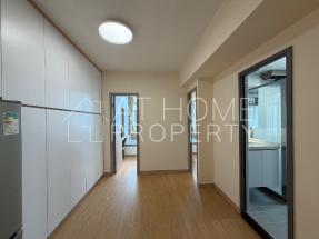Newly renovated, good for sharing, open view