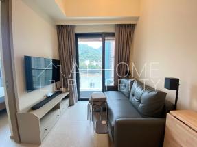 Fully furnished, high floor, stunning city view, low age building