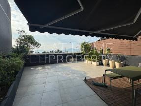 Huge terrace, convenient location