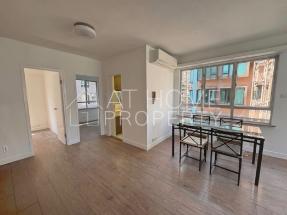 Nice deco, bright and airy, practical layout, quiet location