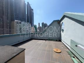 Roof, nice deco, quiet location, bright