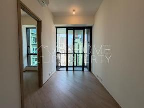Brand new building, open kitchen, convenient location