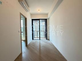 Brand new building, open kitchen, convenient location