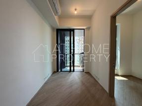 Brand new building, open kitchen, convenient location