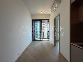 Brand new building, open kitchen, convenient location
