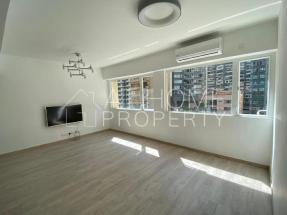Nice deco, bright and airy, convenient location
