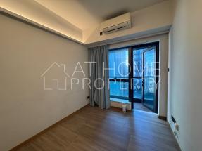 Good condition, practical layout, open kitchen, convenient location