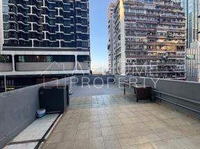Huge terrace, nice deco, convenient location