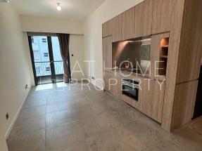 Practical layout, convenient location, low age building