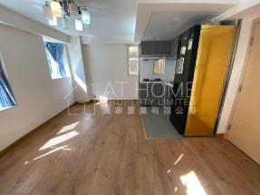 Practical layout, open kitchen, nice deco