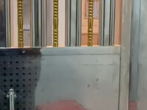 定安大廈坐落土瓜灣長寧街 38 號,實用 311 呎,360 萬元放售。