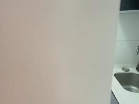 開放式有窗，有部分傢私電器，旺市區生活便利，歡迎約睇